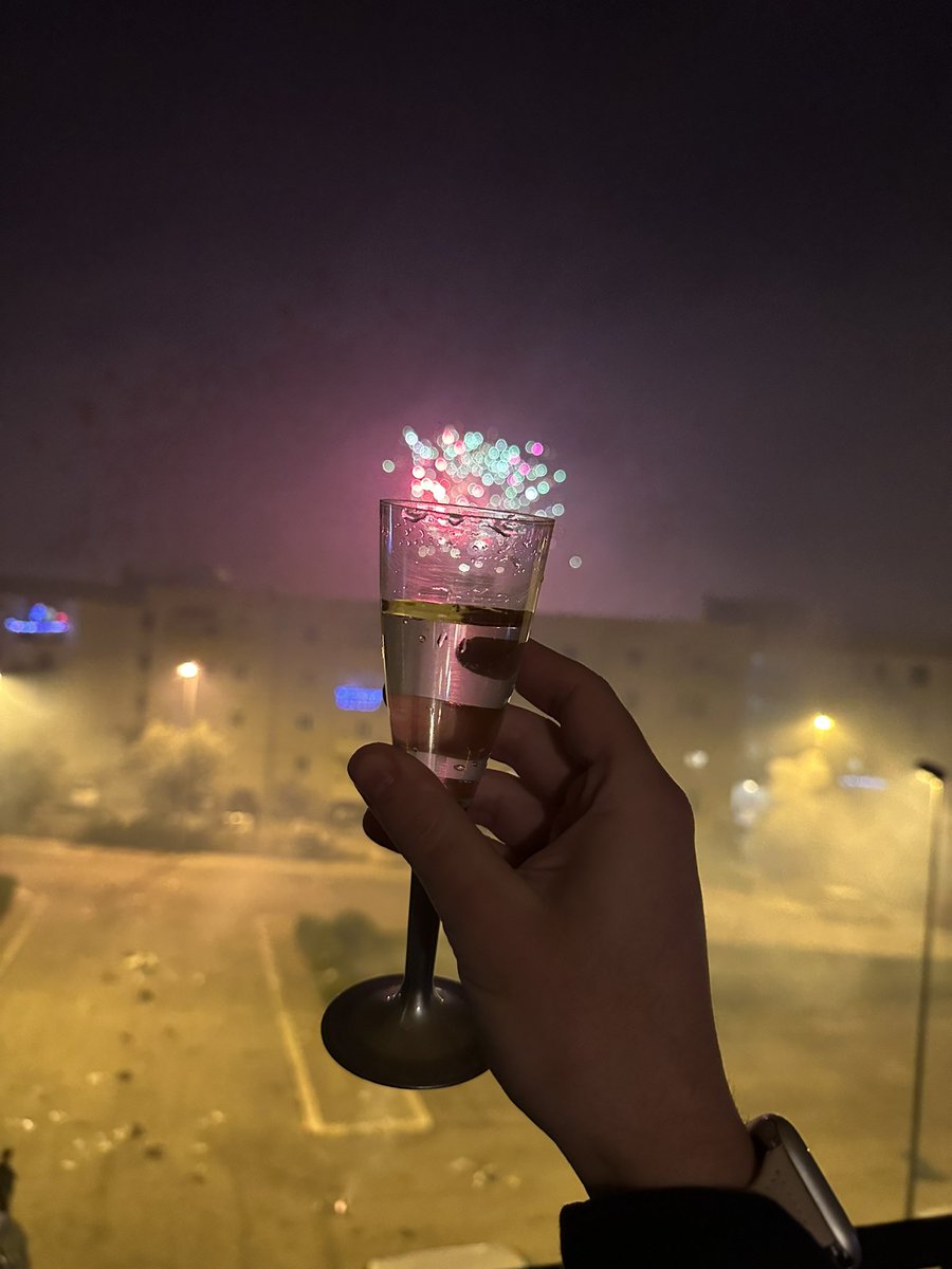 luk3ys11's tweet photo. buon anno a tutti🤍 https://t.co/b4oABFWLHJ