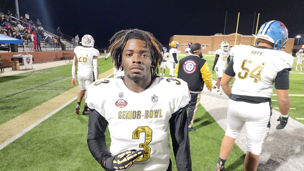 Tyler Arrington (@Tylerarrin61083) out here showing off that speed. He just scored on a bubble screen.

Whoever gets the kid is getting a 4.40 40-yard dash 10.6 100m steal!

Gold 21 Platinum 14

8:34 left in 3rd qt