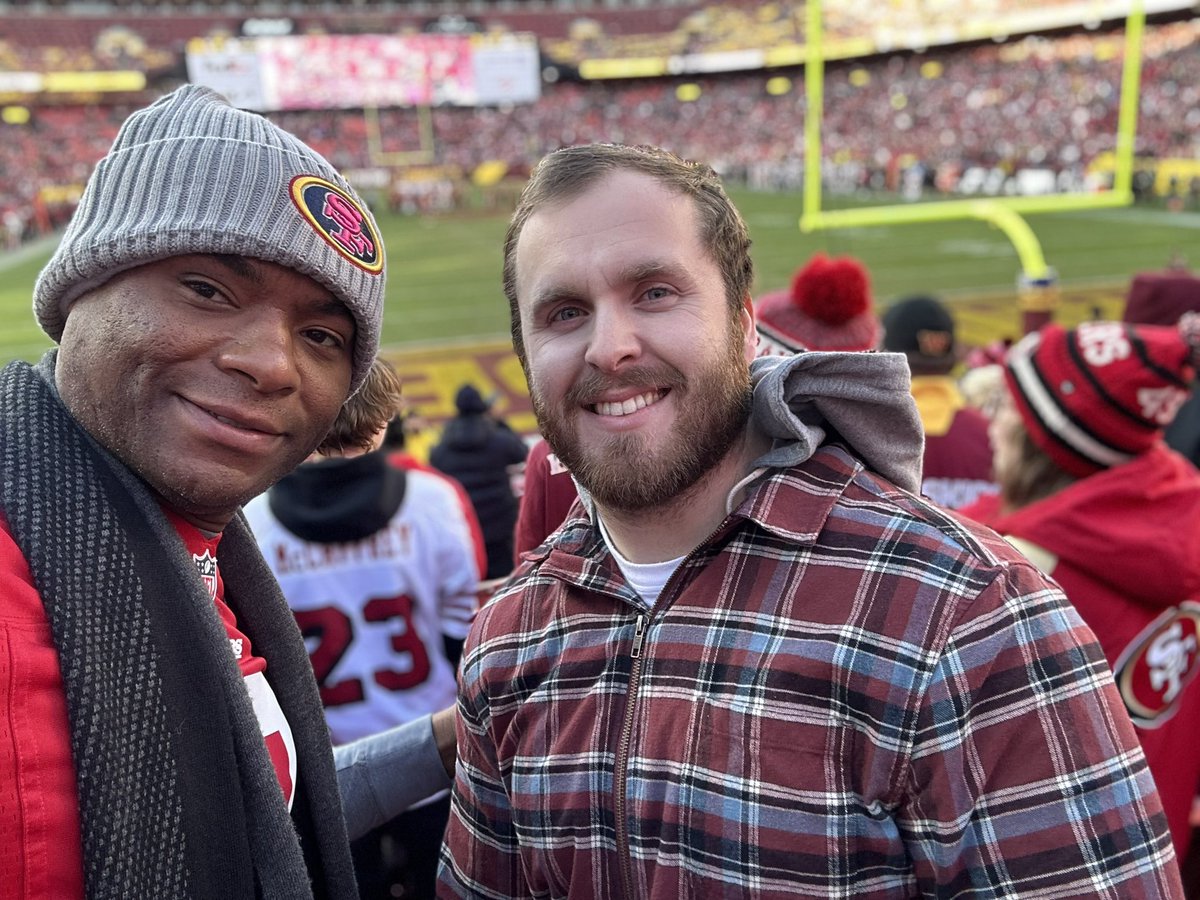 managermanchris's tweet image. AHA silent auction got me to my first NFL game!  This was such a good experience!  Thanks @VinceLeaks for the day😁