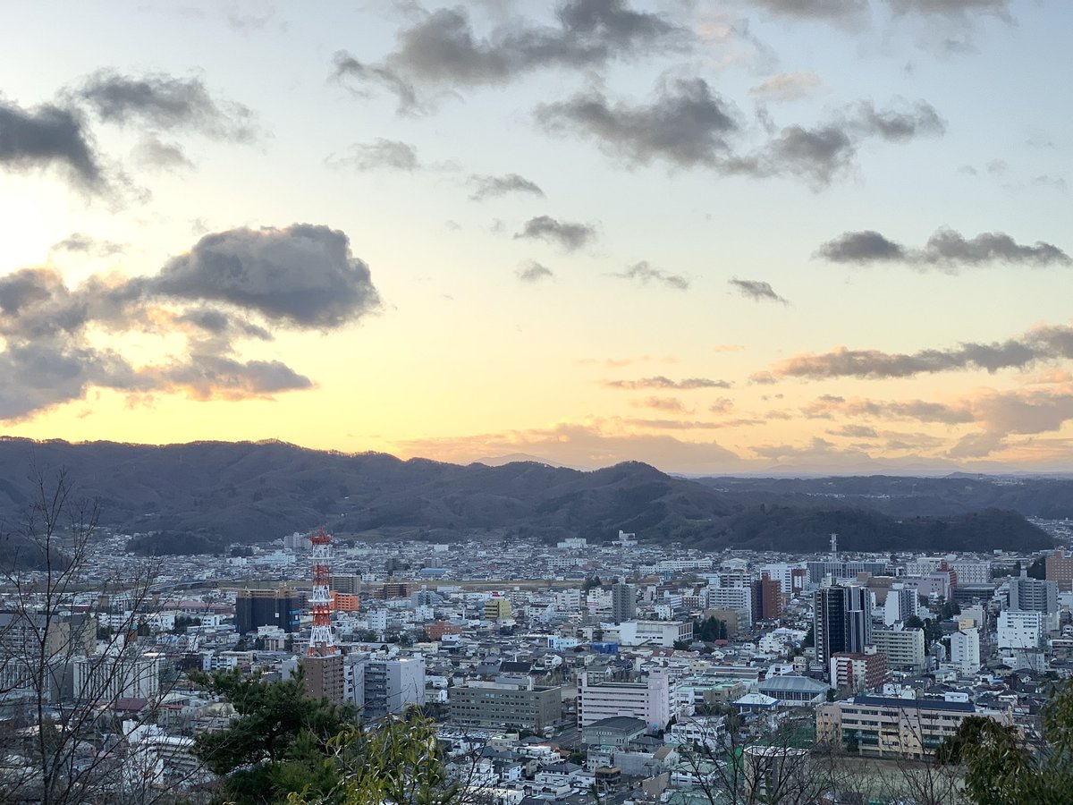 mypl_fukushimas's tweet photo. 新年明けましておめでとうございます。

まいぷれ福島は、今年も福島に元気と笑顔が溢れるよう、流（竜）行の話題、最新情報を発信していきます‼️

福島のタツ人に🐲

今年もどうぞよろしくお願いいたします。

2024年が皆様にとって素晴らしい一年になりますように

素敵なお正月をお過ごしください🎍 https://t.co/jGT0D0uOLk