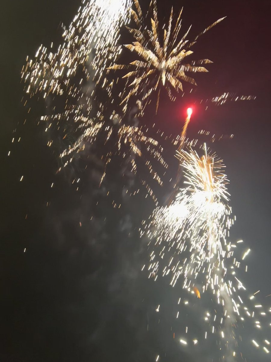 Happy newyear! 
Gelukkig nieuwjaar!
God nytt år!