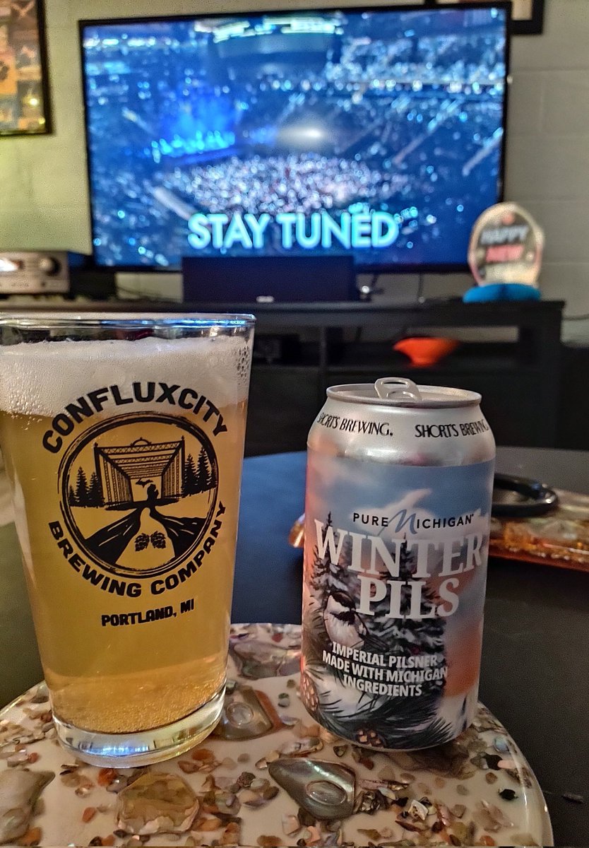 BeerSnobSean's tweet photo. Staying in and gonna watch the @LivePhish show at MSG tonight. Starting off strong with this imperial pilsner from #ShirtsBrewing. Safe celebrations beer peeps. @ephoustonbill @RealBMaxwell @ASFreed @badhopper @beerpornstar @DrGoodBeer #drinklocal #NYEphish #MiBeer #craftbeer https://t.co/P41DIuY1FZ