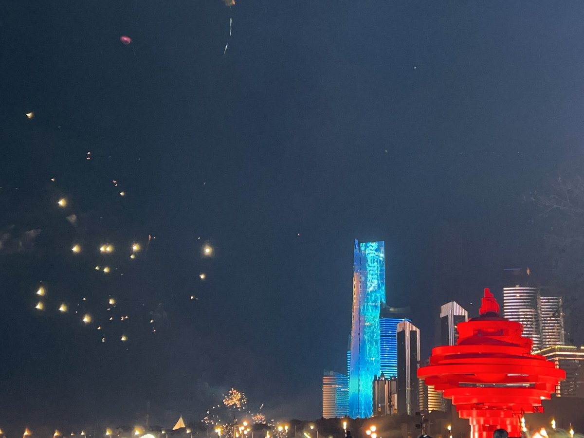 新年快乐！
青岛五四广场的风真大哈哈哈哈
#3p #情侣 #跨年 #青岛