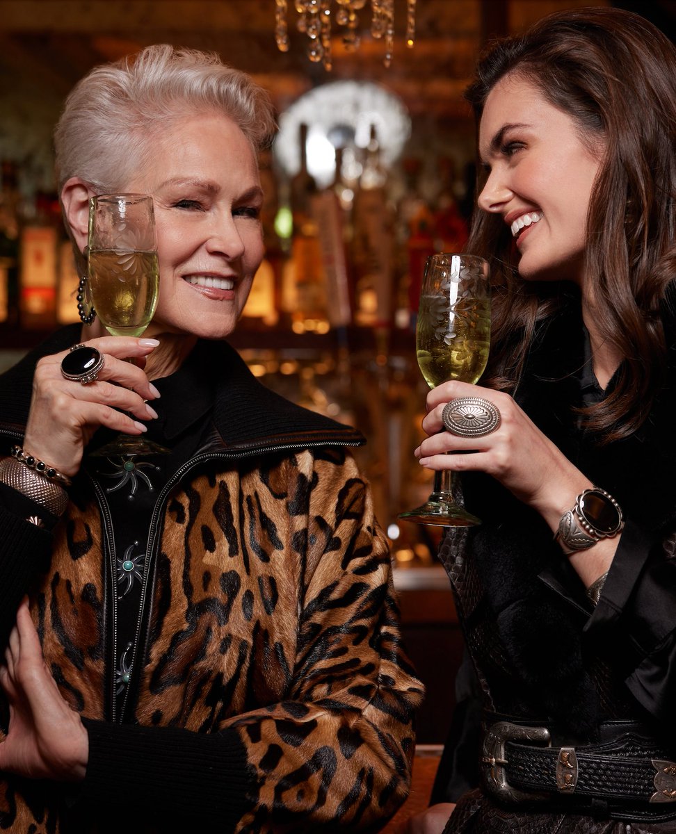doubledranch_'s tweet photo. Champagne taste, cheers to you in 2024!🍾✨
.
.
.
📸: @mitchellfranz
#doubledranch #doubledaddiction #ddranchwear #silverlabel #holidayoutfit #luxury #quietluxury #stealthwealth #beautiful #ootd #model #statement #capsulewardrobe #luxurylifestyle #luxurystyle #luxuryliving https://t.co/Z6JpEMU4zg