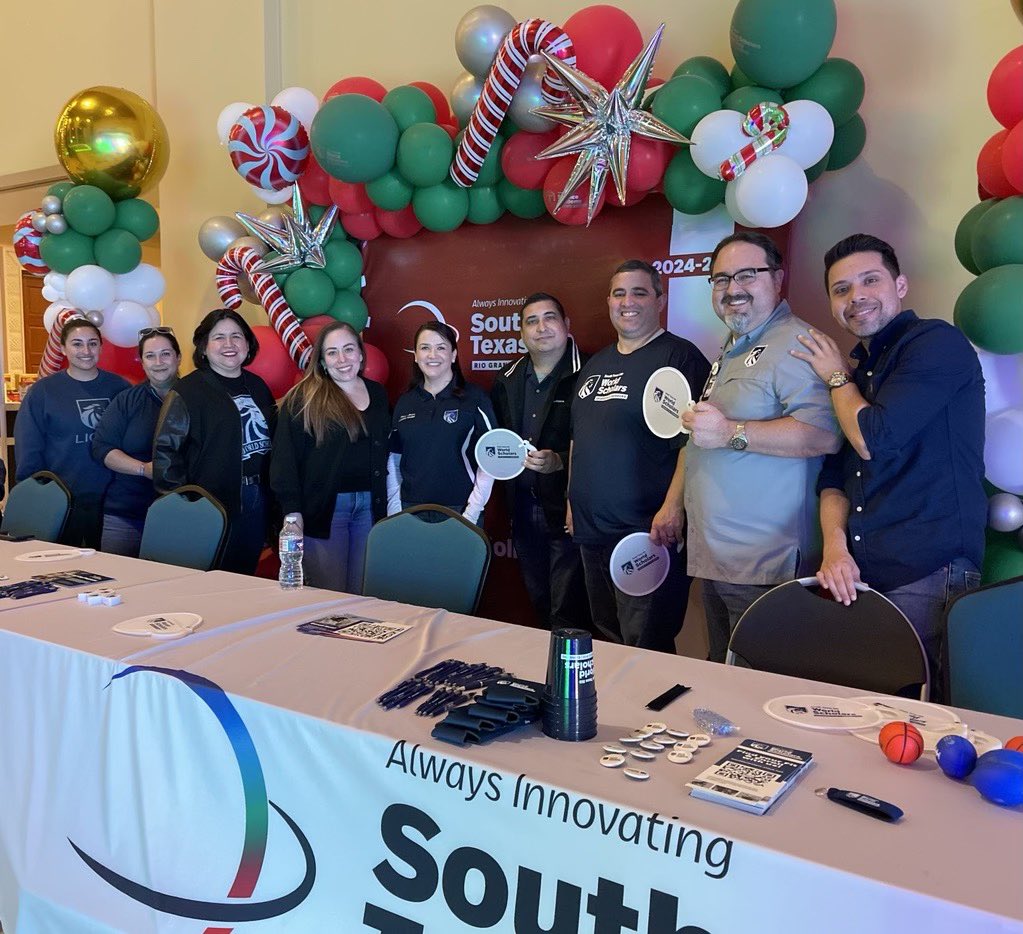 southtexasisdws's tweet image. Ending the year right! ✌️🦁 We love being out with the community! #festivaloflights #2023 #rgvevents