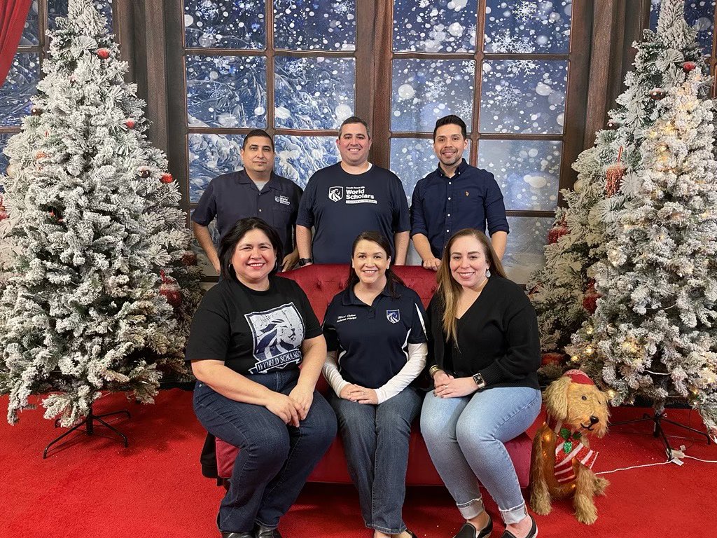 southtexasisdws's tweet image. Ending the year right! ✌️🦁 We love being out with the community! #festivaloflights #2023 #rgvevents