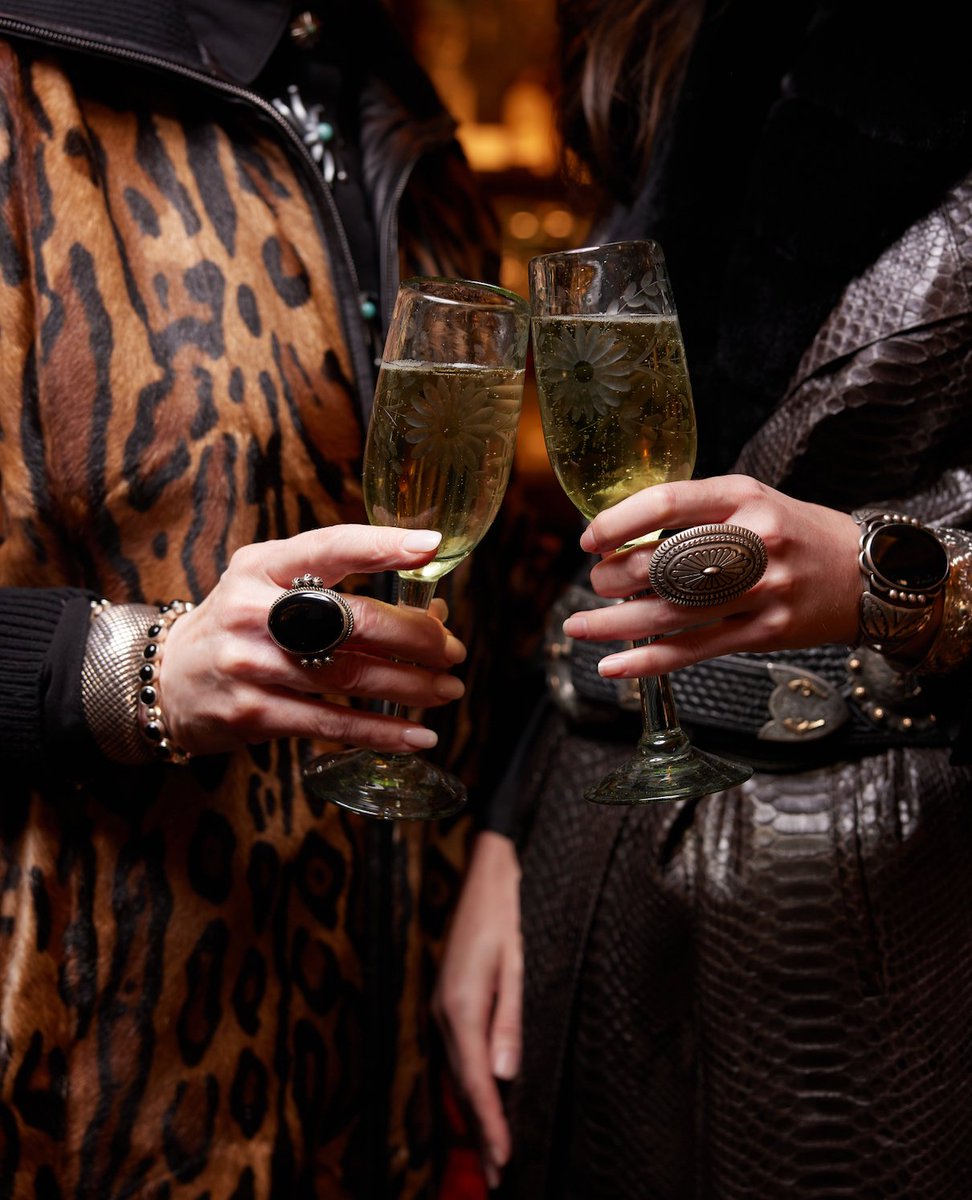 doubledranch_'s tweet photo. Champagne taste, cheers to you in 2024!🍾✨
.
.
.
📸: @mitchellfranz
#doubledranch #doubledaddiction #ddranchwear #silverlabel #holidayoutfit #luxury #quietluxury #stealthwealth #beautiful #ootd #model #statement #capsulewardrobe #luxurylifestyle #luxurystyle #luxuryliving https://t.co/Z6JpEMU4zg