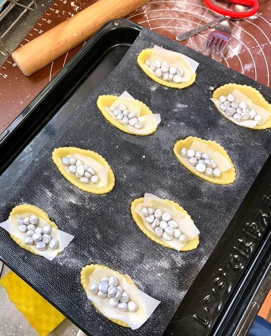 新年早々タルト作りじゃい!昨日牡蠣のオイル漬け作ったけど牡蠣が小さすぎてムカついたからこれで牡蠣のタルト作るわ! 