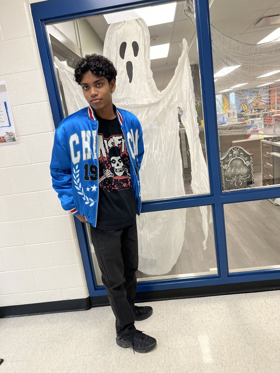 Babiwyd's tweet photo. Am I the best looking brown in the comm? https://t.co/XiG4VvAdDg