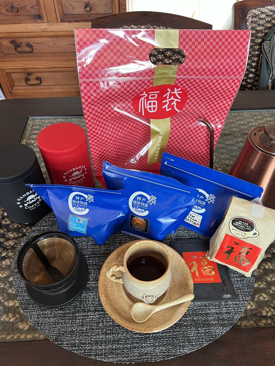ModsMohikan's tweet photo. 新年明けましておめでとうございます！
今年もよろしくお願いします！

年始のオールスターズ。幸せ。

#南蛮屋 #神戸珈琲物語 #サザコーヒー #sazacoffee #福ブレンド #福ブレンドリミテッド #ゲイシャ https://t.co/K5laVa0HkP