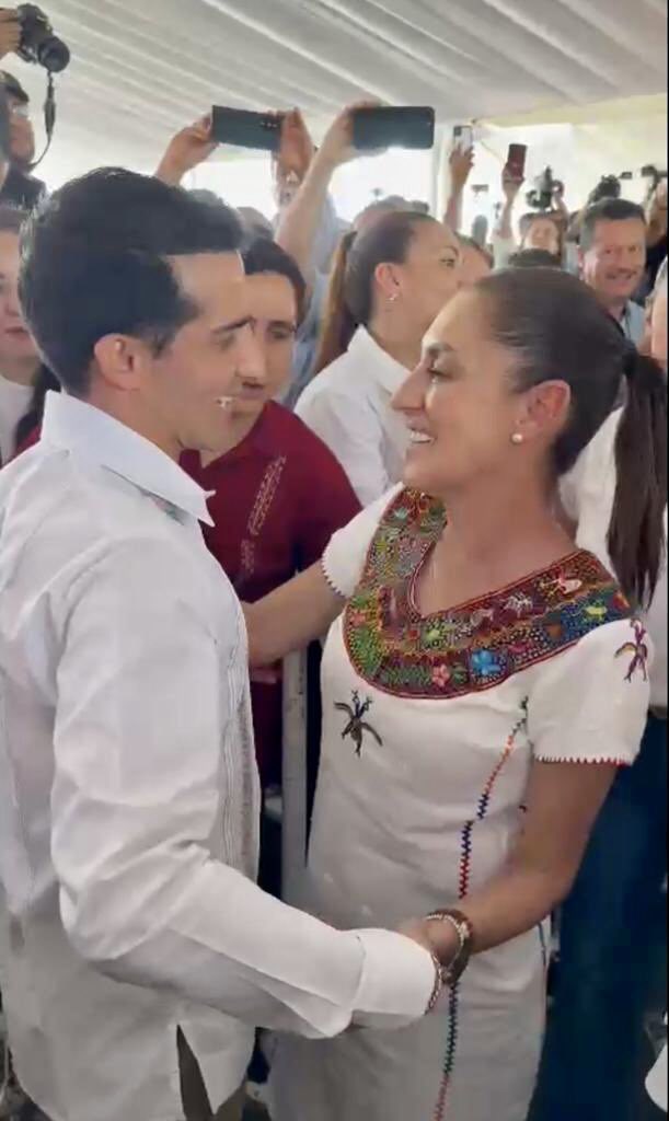 "Rommel Pacheco":
Porque <a href="/PartidoMorenaMx/">Morena</a> ha seleccionado al ex panista <a href="/Rommel_Pacheco/">Rommel Pacheco</a> como precandidato único a la alcaldía de Mérida.