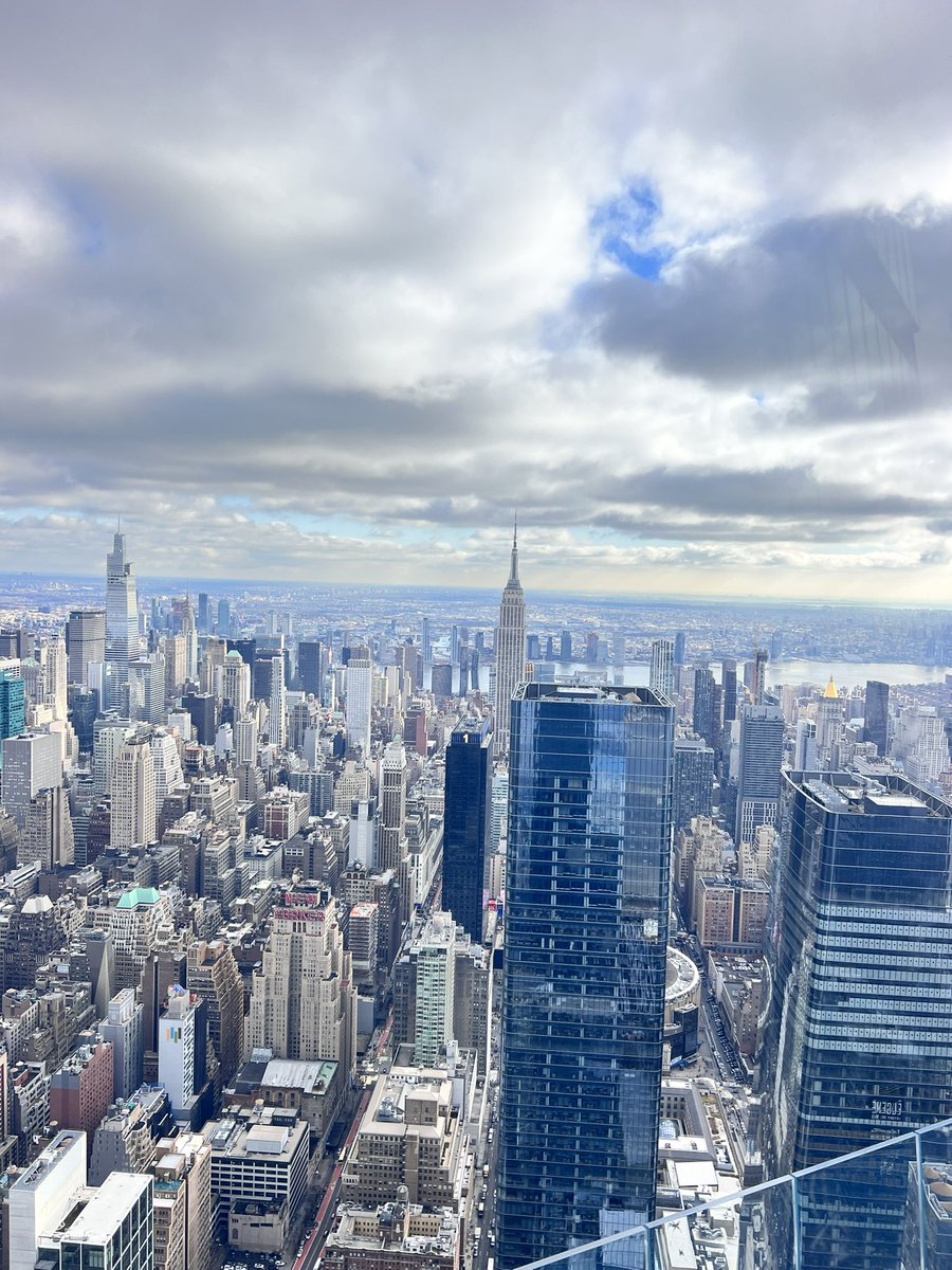 nopess007's tweet photo. The Edge Building#New York City https://t.co/z3PYouyBl5