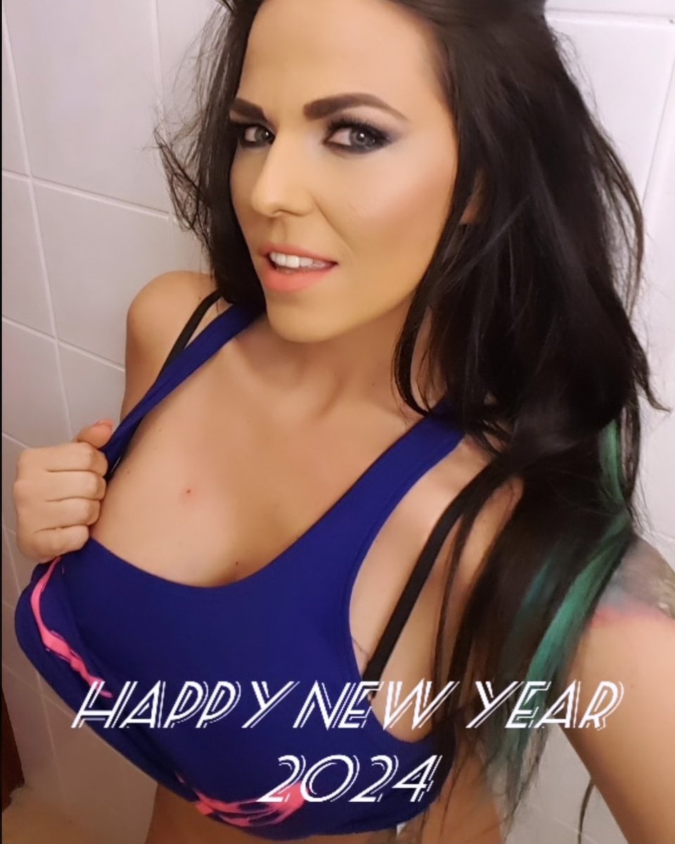 I wish all my followers a successful New Year!🎉🎊🍾 Hmmm... #YummyYummy? 🤗🔥😈 🇹🇯💎💋 Csók 💋🇹🇯💎