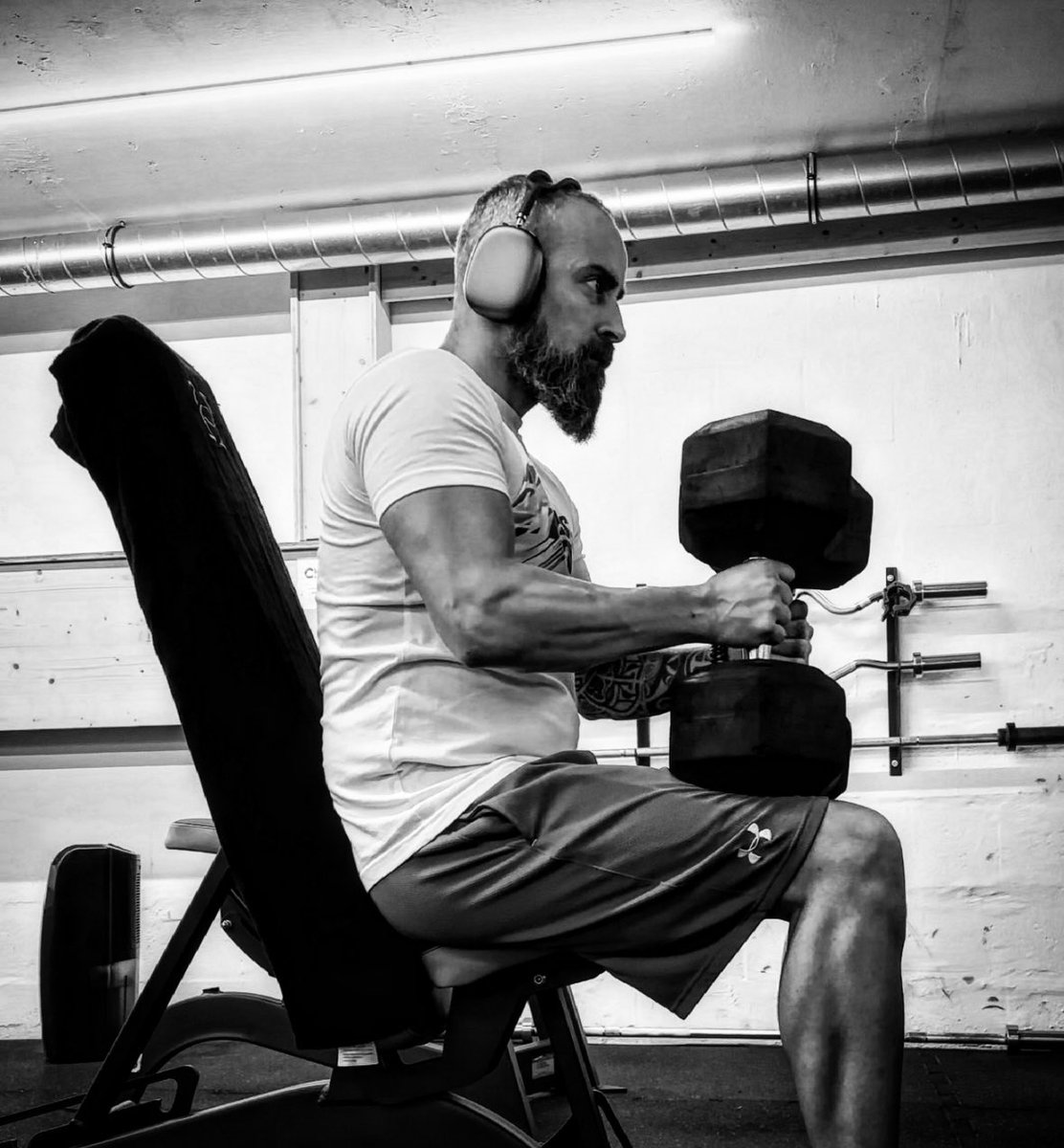 R3B3L1983's tweet photo. Happy new year to everyone. Have a great start into 2024, stay strong and focused 💪🏼 https://t.co/u7kIcuxI59