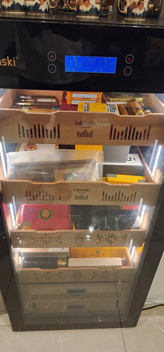 bassemtoura's tweet photo. @CigarAficMag Spoilt for choices. Happy New Year Aficionados and Aficionadas https://t.co/CUjWXzyagS
