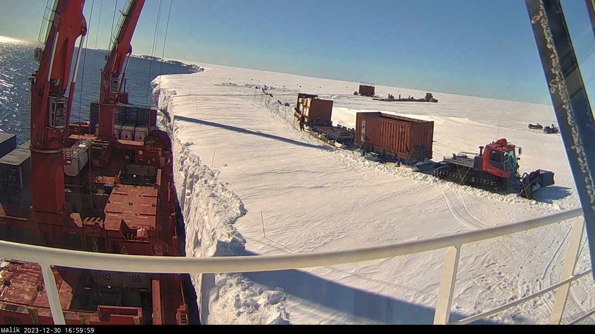 UK_Shipspotter's tweet photo. The “Malik Arctica” at Halley Station, Antarctica. Some of yesterday’s (30 December) pictures from the ships webcam.
#malikarctica #royalarcticline #britishantarcticsurvey #atkabay #halleystation #portofharwich https://t.co/WOnDIFxMGw