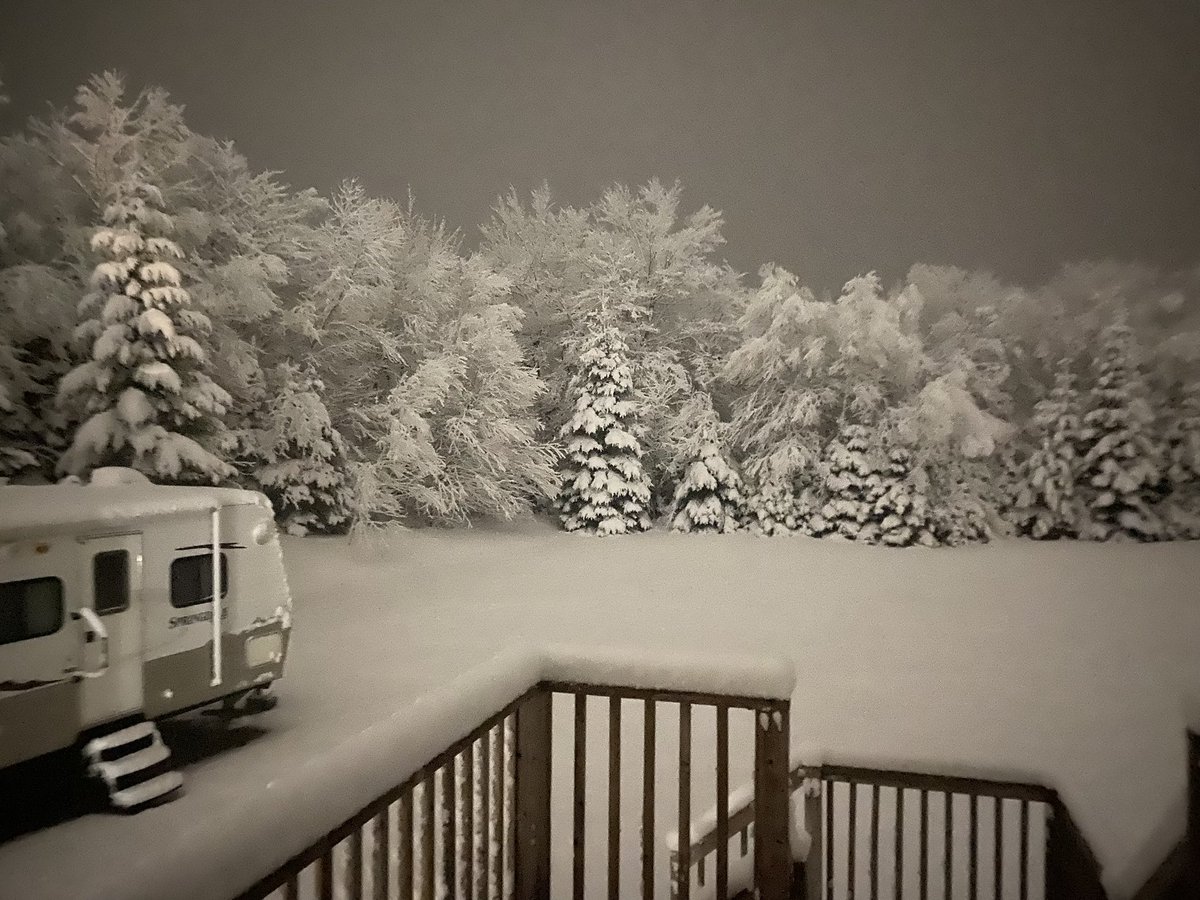 skoobey's tweet photo. @KalinMitchelCTV last night just after midnight in Howie Centre Cape Breton….no flash…felt like we were dropped into a snow globe! Happy Nee Year!! https://t.co/eXKkLDkeMT