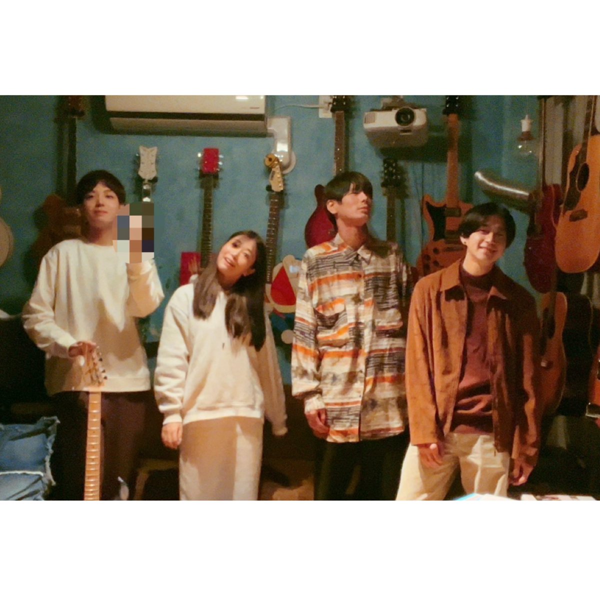 OneWithinLeaves's tweet photo. 【お知らせ】
The Hello Moonは2024年よりベースに新メンバーもときを迎え、
One Within Leavesとして活動していきます！！
頭文字をとってOWLと覚えてください🦉

2024年は沢山の活動をお届けします！
これからも何卒よろしくお願いします🙌 https://t.co/xKDCqOusPF