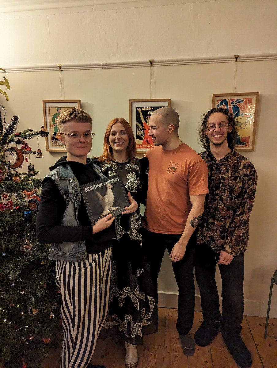 cryskttlty's tweet photo. Family portrait https://t.co/BPJspvYMVi