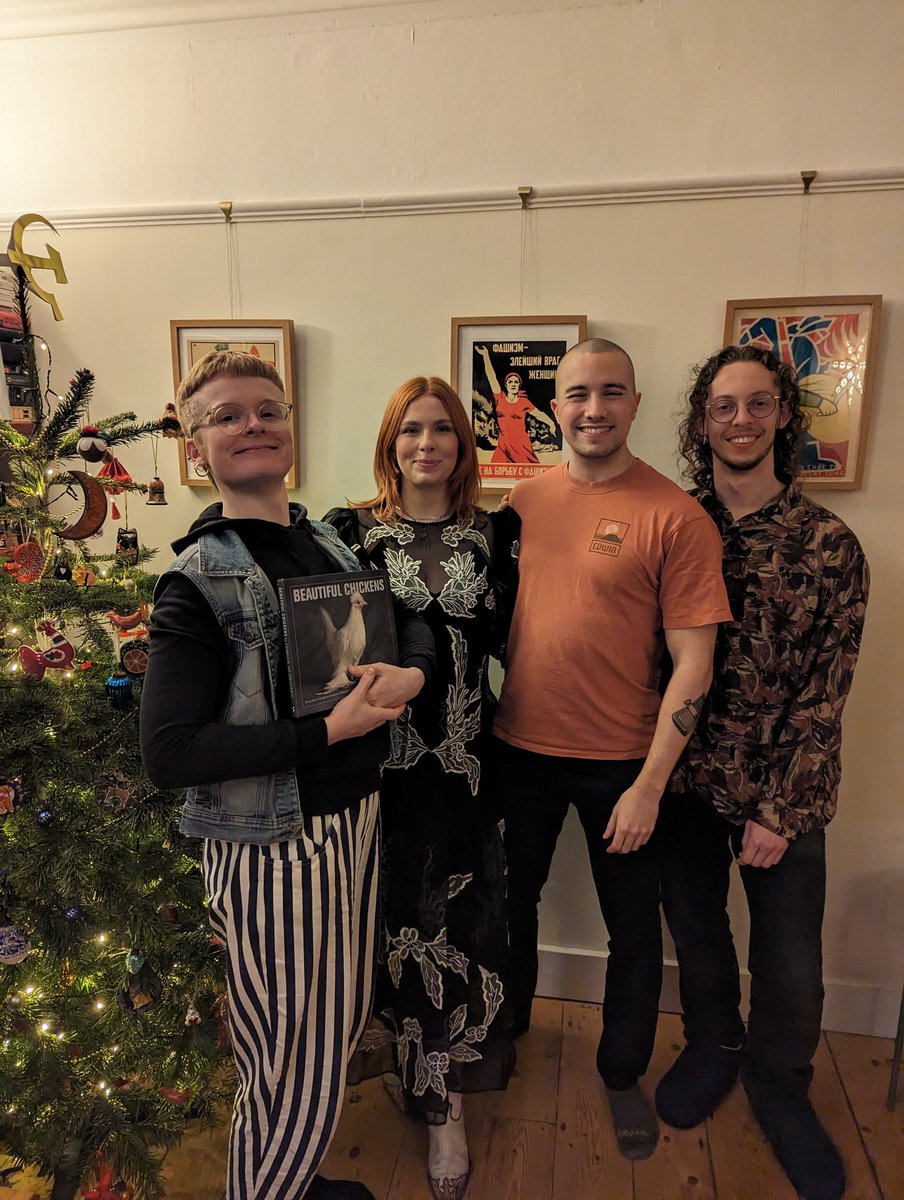 cryskttlty's tweet photo. Family portrait https://t.co/BPJspvYMVi
