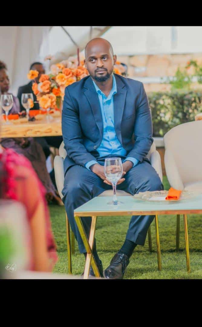 pmukasaofficial's tweet photo. Entebbe express has claimed our beloved friend this morning around kajjansi road toll. Harold Akankwasa has been the financial Institution Examiner, Bank of Uganda. May his Soul Rest in Peace. https://t.co/s6xXHoD2v9