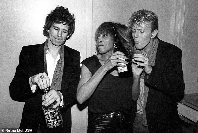 DavidBowieColl's tweet photo. Happy New Year https://t.co/vmUuN7X65K