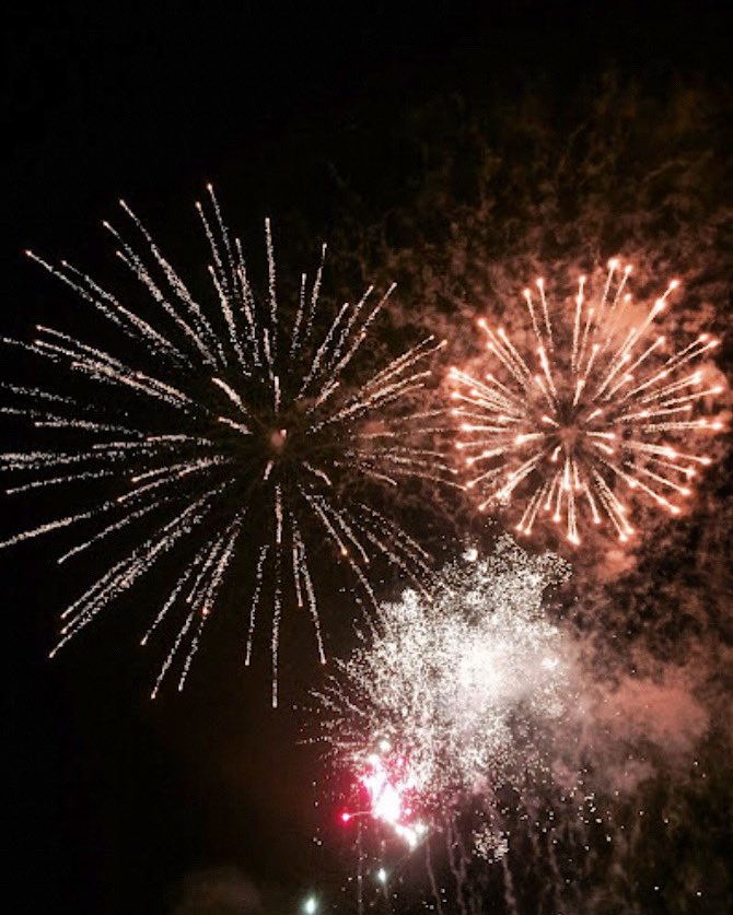 OhHushBob's tweet image. Happy (early) New Year Tweeps! Not well, so definitely won’t see midnight! #fireworks #9yearsago #kissintherain #remembering