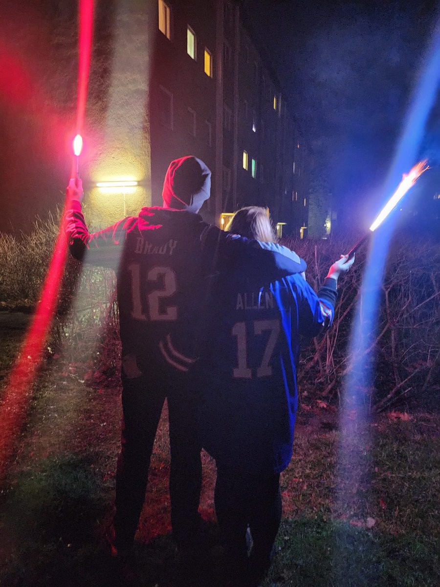 gimuecke's tweet photo. An Silvester Mal ein wenig Realität mit der Frau. #rannfl #rtlnfl https://t.co/9ZQP15NCq5