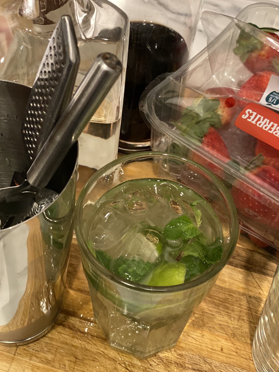 Well, it wouldn’t be New Year’s Eve without the cocktails 🍸 enjoy everyone xx #NYE2023