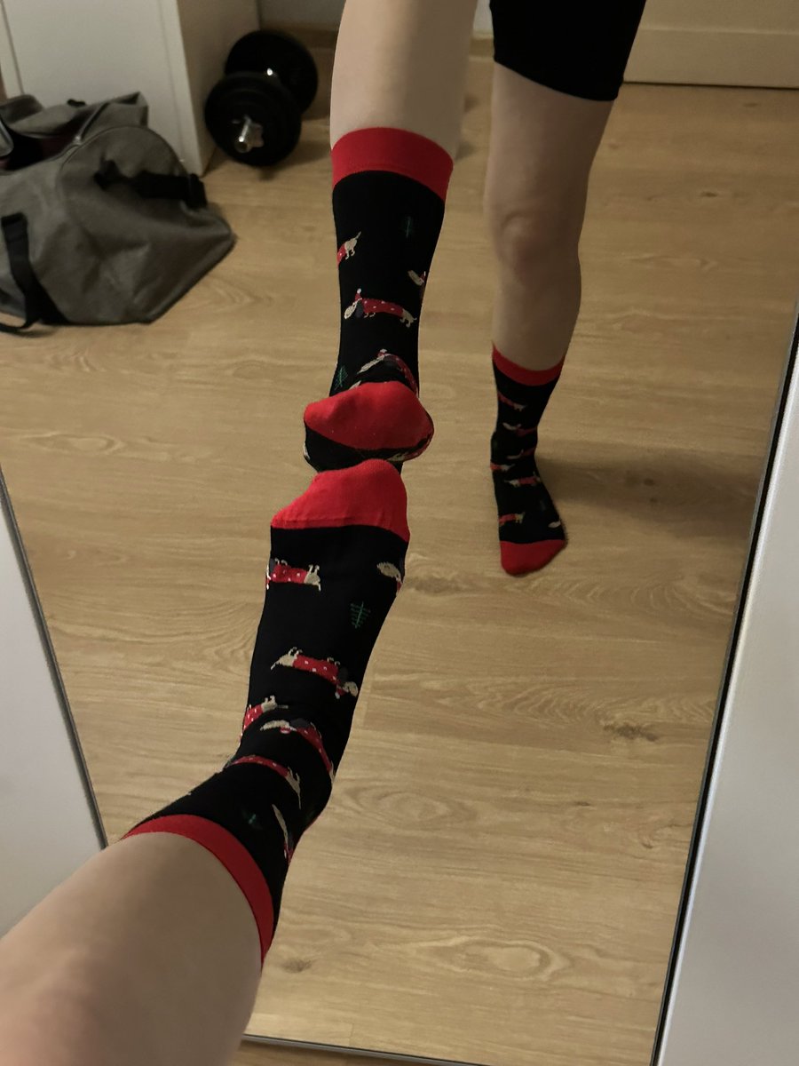aleeena___'s tweet photo. Встретила новый год с семьёй вот в таком луке, где от новогоднего только носки, и надеюсь, что следующий год будет лучше этого 

Как было в одном рилсе, «на новый год я хочу пощады» https://t.co/Y6vNjpMljL