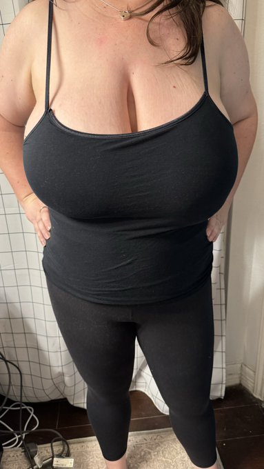 I hate wearing a top, might take it off&hellip; https://t.co/UMzsfR8rQh<a href="/tag/mvsales"class="tags"><span>#mvsales</span></a>