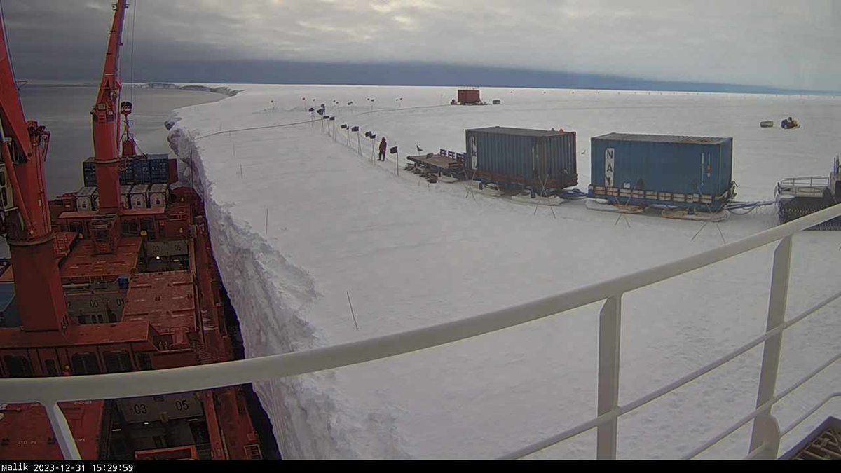 UK_Shipspotter's tweet photo. The “Malik Arctica” at Halley Station, Antarctica. Some of todays (31 December) pictures from the ships webcam.
#malikarctica #royalarcticline #britishantarcticsurvey #atkabay #halleystation #portofharwich https://t.co/wYsSZpfgvC