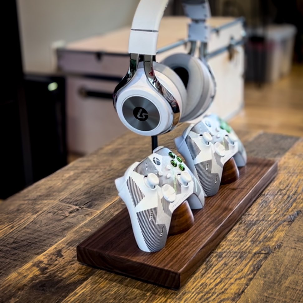 geekmadedesigns's tweet image. Fun fact: we almost discontinued our Showoff (standup) stand due to lower sales… (and that it takes a ton more milling and hand-work to make). Now it’s our most popular style. 

#controllerstand #controllercollector #custommade #walnutwood #showoff