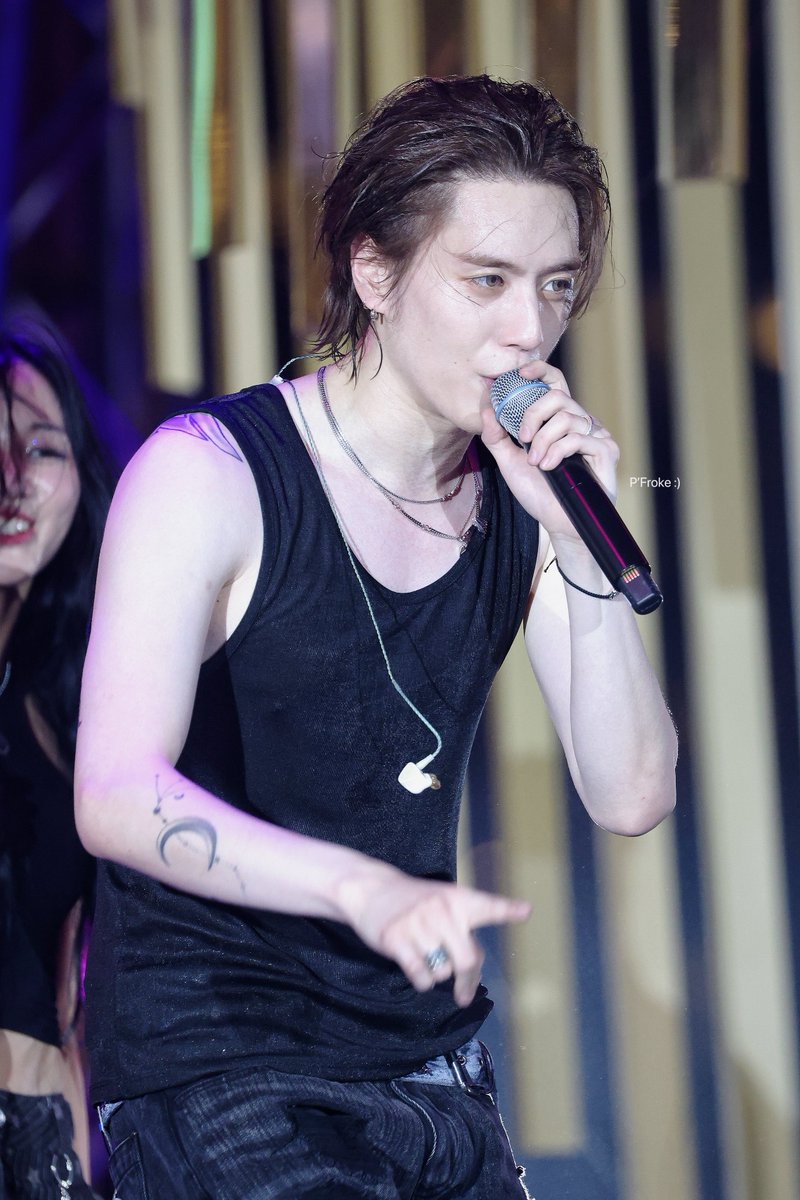 FWanit's tweet photo. ปีนี้ดีจังเลยแฟนเด็กมา Countdown ด้วย แฮปปี้ นิวเยียร์ น้าาา 🥹💕#START_YEARwithYUGYEOM
#ICONSIAMCountdown2024 #COUNTDOWNatICONSIAM
#ICONSIAMxYugyeom 
#Yugyeom #유겸
#WelcomeYUGYEOM_ICONSIAM2023 https://t.co/4OvI6a1NCp