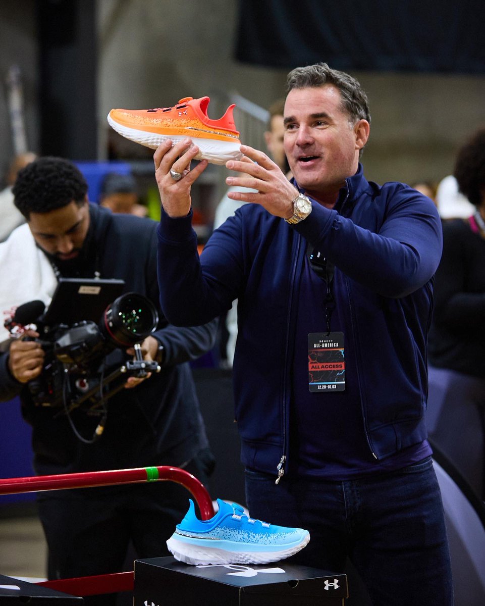 uanextvball's tweet photo. Practice 1 is setting the tone for the week!! AND Kevin Plank brought some BRAND NEW product🔥🧊 #uanext https://t.co/ZUCd7hfsi9