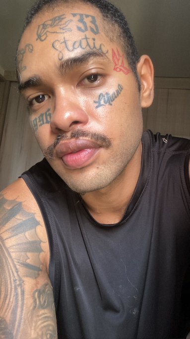 El bigote da un aspecto https://t.co/Ds9XMn3aau