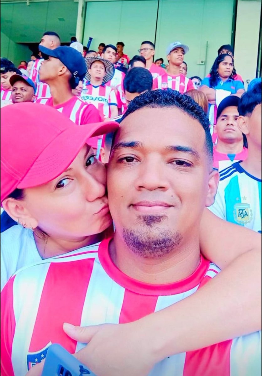 AAndrees72's tweet photo. #ElGloriosoJunior 
 @TecnoglassSA @FunTecnoglass   @JuniorClubSA https://t.co/GumbEpVdL7