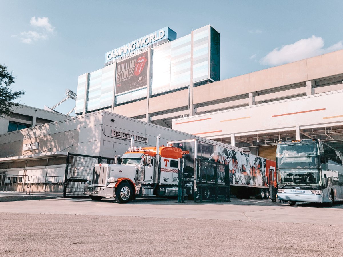 RoaneTransport's tweet photo. Vols have entered the building! Getting ready for tomorrow’s game!
Comment a 🧡 below in support of the vols!
#roanetrans #vols #tennessee #football #orlando https://t.co/qdGR6TAolF