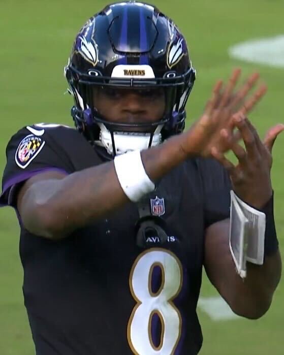 Lamar Jackson today 📈 18-21 321 YDS 5 TD 158.3 Passer RTG Clinched the No. 1 seed in AFC 😳