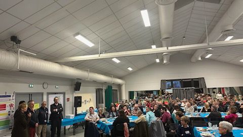 Prefet74's tweet photo. Yves Le Breton, @Prefet74 a échangé, à l'occasion de cette nuit du 31 décembre avec les bénévoles de l'association #NezRouges qui raccompagnent les conducteurs qui ont fait appel à eux pour que l'année commence au mieux! #SécuritéRoutière https://t.co/MWGyGgJdhQ