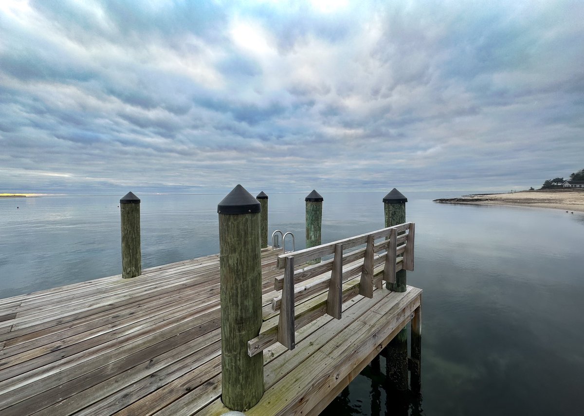 Best seat in the house…. For peace and love. A great way to start the new year! 
❤️143
#Cotuit #CapeCod @Eweather13 @StormHour