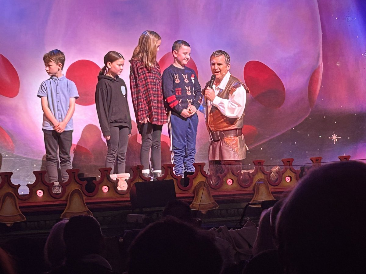 4 generations enjoying a fabulous performance <a href="/RoyalNottingham/">TRCH</a> , O loved going on stage with <a href="/realshanerichie/">Shane Richie</a>. A fabulous way to end 2024 <a href="/PaulSaxton17/">Paul Saxton</a> <a href="/MissWheeldonLW/">Miss Wheeldon</a> <a href="/MrsJamesLW/">Maple Tree Class</a> <a href="/LadywoodKH/">Ladywood Primary and Nursery School</a> #family8