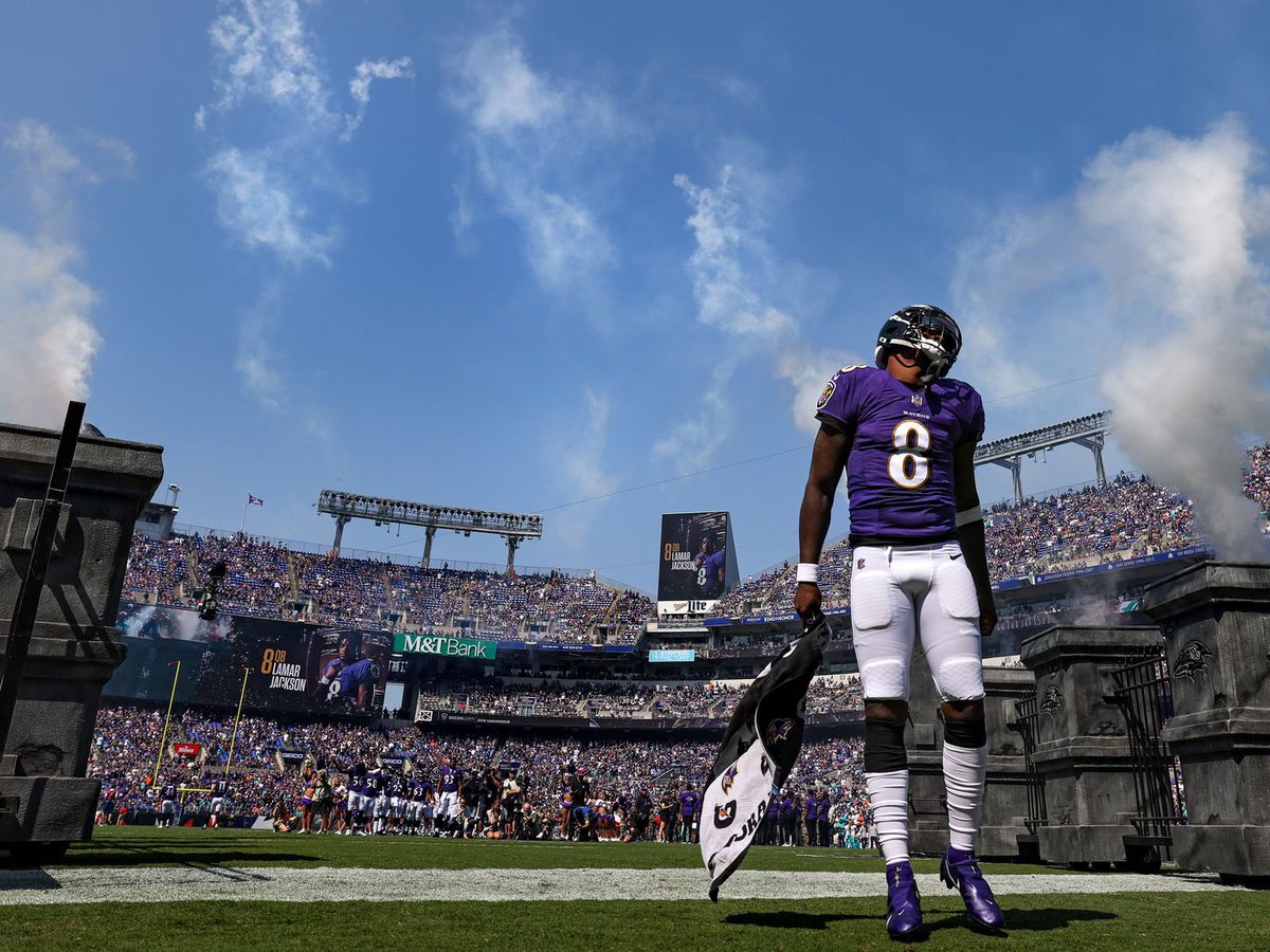 MLFootball's tweet photo. MVP. NO QUESTION. 

#Ravens QB Lamar Jackson WENT OFF

• 18 of 21 
• 321 yards
• 5 TOUCHDOWNS 
• 158.3 perfect passer rating 

🤯🤯🤯

Baltimore also clinched the #1 seed in AFC https://t.co/6ZjMn53kFj