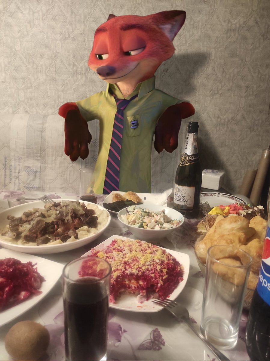 Arbuz_Roman's tweet photo. Celebrating New Year with a friend https://t.co/38pUBhWt6Q