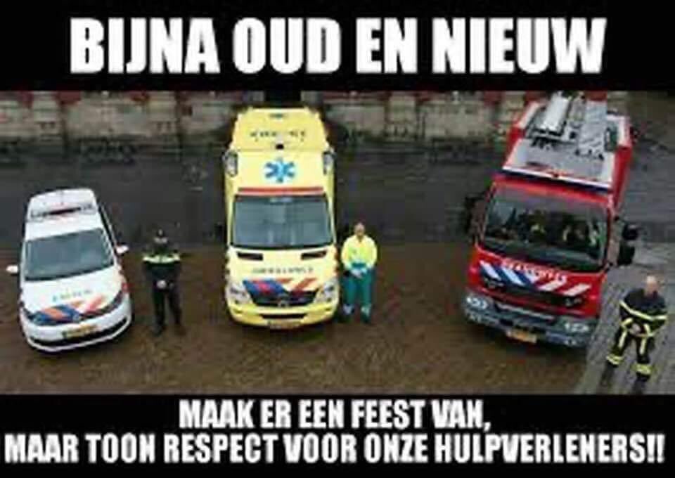 Wij zitten aan de oliebollen en 🍾🥂, zij zijn voor ons, helaas soms in akelige omstandigheden, aan het werk!👏