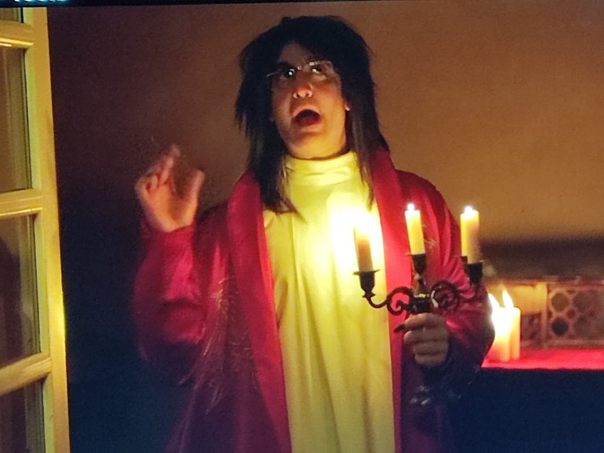 MaxMarieges's tweet image. Soy, entre DraculDemont y La niña de la curva🤣🤣🤣 #motartve