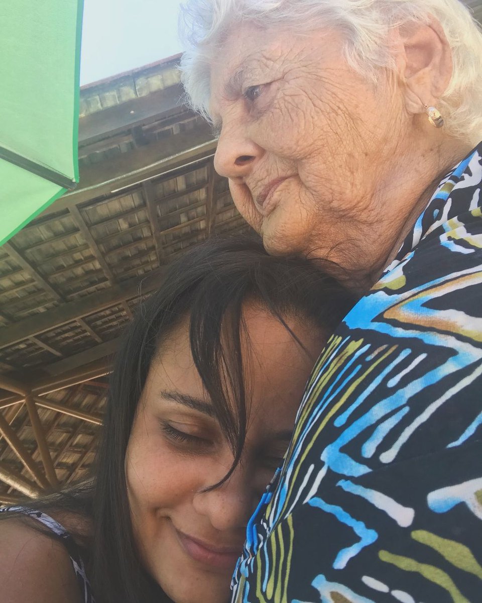 julliedutra's tweet photo. Todo fim de ano passam mil coisas na minha cabeça, entre elas a finitude da vida! É porque o fim de ano é um resgate reflexivo do ano que passou e, ao mesmo tempo, preserva a esperança de que o próximo seja mais benevolente conosco! 🙏 https://t.co/QLwGGAPPIr