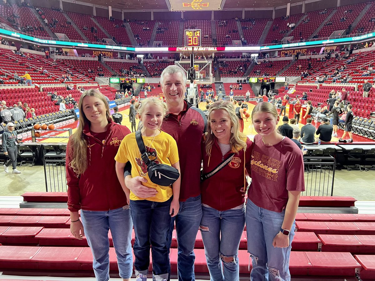 bethlutter's tweet image. Back at the ‘ol stomping grounds! #HiltonMagic