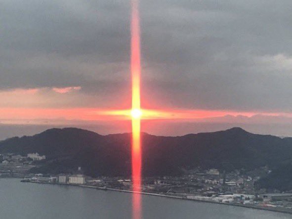 mei_situation's tweet photo. 初日の出がエヴァすぎる https://t.co/NPe1PEVWtI