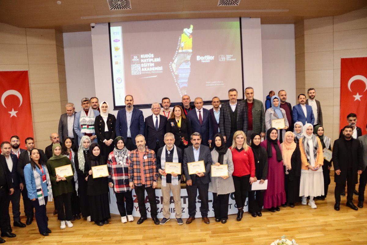 dertliler2016's tweet photo. "#KudüsHatipleri Eğitim Akademisi" programımız dört haftalık yoğun ve yorucu bir takvimin ardından dün sona erdi.

Kursiyerlerimizin katılımı ile birbirinden kıymetli on iki uzman hocamızın değerli sunumları eşliğinde bilgilerimizi tazeleyip yaşananların arka planını irdeledik. https://t.co/21pU0Tu6aO